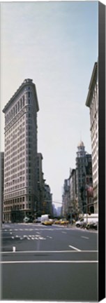 Framed Low angle view of an office building, Flatiron Building, New York City Print