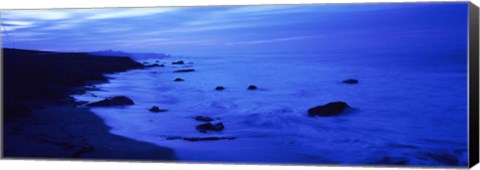 Framed Rock formations on the beach, California (blue) Print