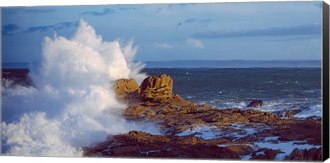 Framed Waves crashing on rocks at wild coast, Saint-Guenole, Morbihan, Brittany, France Print