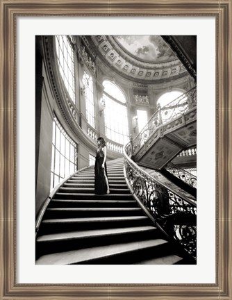 Framed Femme sur l&#39;escalier Print