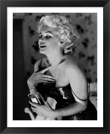 Framed Marilyn Monroe - Chanel No. 5 Print