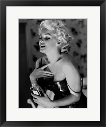 Framed Marilyn Monroe - Chanel No. 5 Print