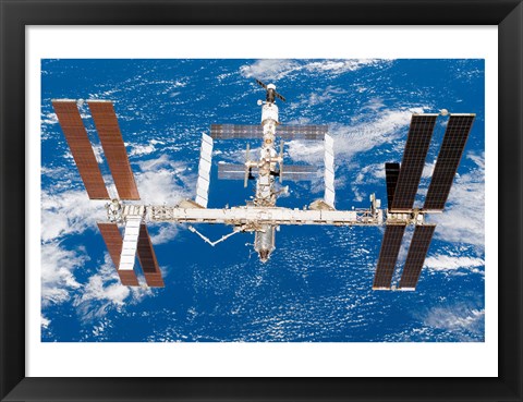 Framed International Space Station moves away from Space Shuttle Endeavour Print