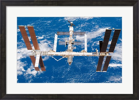 Framed International Space Station moves away from Space Shuttle Endeavour Print