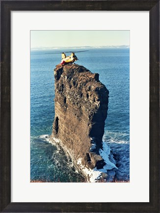 Framed Labrador helicopter landing Bell Island Print