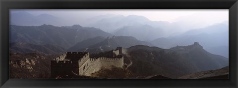 Framed High angle view of a fortified wall passing through a mountain range, Great Wall Of China, Beijing, China Print