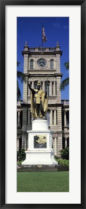 Framed Statue of King Kamehameha, Aliiolani Hale, Honolulu, Hawaii (vertical) Print