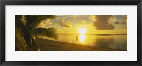 Framed Silhouette Of A Couple Standing On The Beach, Aitutaki, Cook Islands, French Polynesia Print