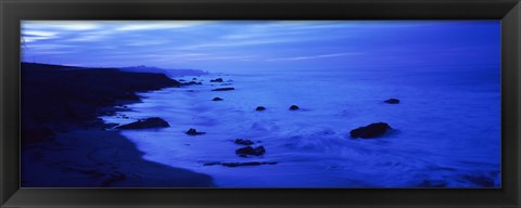 Framed Rock formations on the beach, California (blue) Print