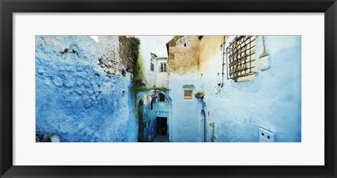 Framed Narrow streets of the medina are all painted blue, Chefchaouen, Morocco Print