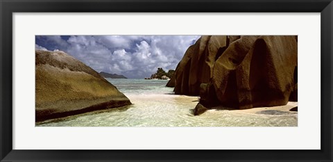 Framed Crystal clear waters and large granite rocks on Anse Source d&#39;Argent beach, La Digue Island, Seychelles Print