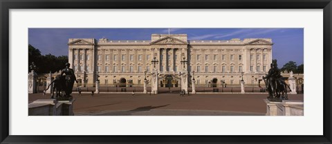 Framed View Of The Buckingham Palace, London, England, United Kingdom Print