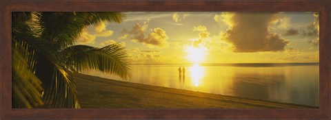 Framed Silhouette Of A Couple Standing On The Beach, Aitutaki, Cook Islands, French Polynesia Print