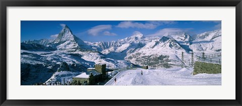 Framed Group of people skiing near a mountain, Matterhorn, Switzerland Print