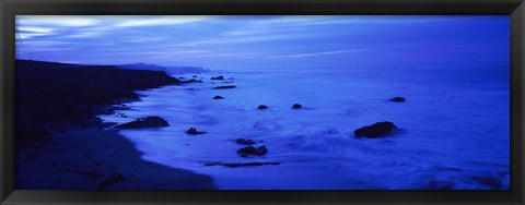 Framed Rock formations on the beach, California (blue) Print