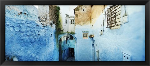 Framed Narrow streets of the medina are all painted blue, Chefchaouen, Morocco Print