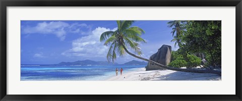 Framed Couple walking on the beach, Anse Source d&#39;Argent, La Digue Island, Seychelles Print