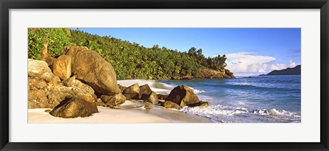 Framed Rocks on a small beach on North Island, Seychelles Print