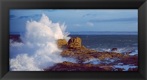 Framed Waves crashing on rocks at wild coast, Saint-Guenole, Morbihan, Brittany, France Print