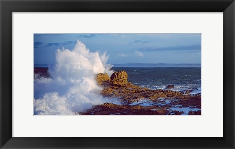 Framed Waves crashing on rocks at wild coast, Saint-Guenole, Morbihan, Brittany, France Print