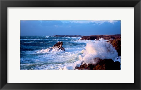 Framed Waves crashing on rocks at wild coast, Quiberon, Morbihan, Brittany, France Print