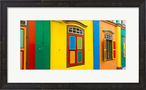 Framed Colorful building in Little India, Singapore Print