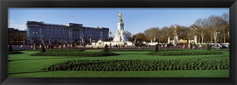 Framed Queen Victoria Memorial at Buckingham Palace, London, England Print