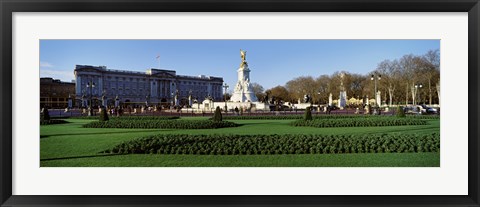 Framed Queen Victoria Memorial at Buckingham Palace, London, England Print