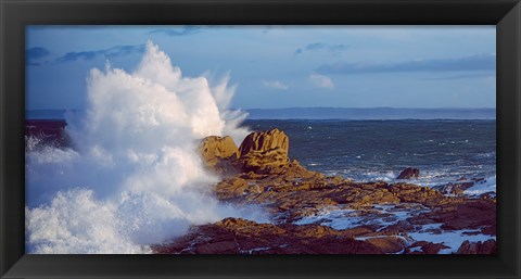 Framed Waves crashing on rocks at wild coast, Saint-Guenole, Morbihan, Brittany, France Print