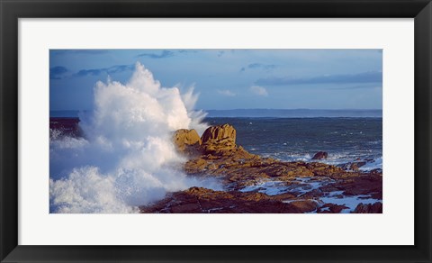 Framed Waves crashing on rocks at wild coast, Saint-Guenole, Morbihan, Brittany, France Print