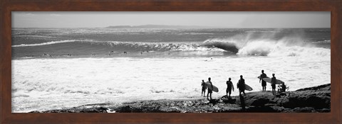 Framed Silhouette of surfers standing on the beach, Australia (black and white) Print