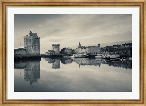 Framed Tour St-Nicholas, Old Port, La Rochelle, Charente-Maritime, Poitou-Charentes, France (black and white) Print