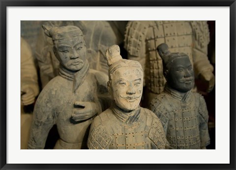 Framed Ranks and uniroms of terra cotta warrior figures Print