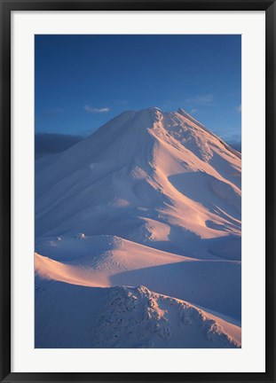 Framed Syme Hut, Fanthams Peak, North Island, New Zealand Print