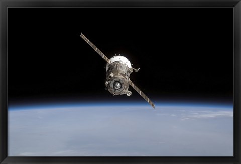 Framed Soyuz TMA-11 Spacecraft Above Earth&#39;s Horizon Print