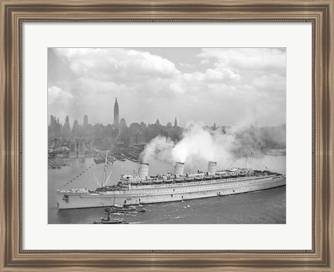 Framed RMS Queen Mary in New York Harbor Print