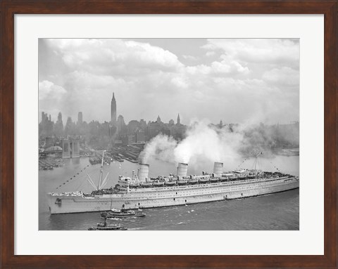 Framed RMS Queen Mary in New York Harbor Print