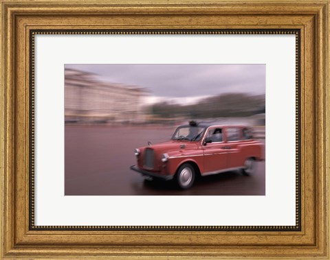 Framed Cab racing past Buckingham Palace, London, England Print