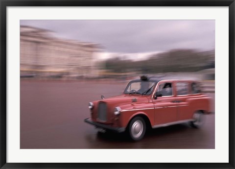 Framed Cab racing past Buckingham Palace, London, England Print