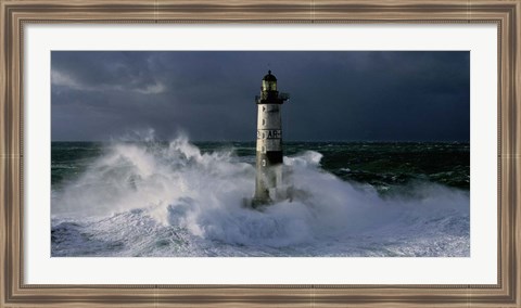 Framed Phare d&#39; Ar-Men lors d&#39; une Tempete Print