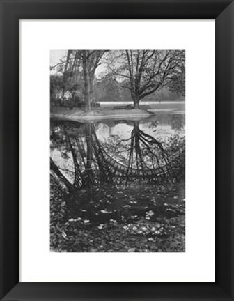 Framed Reflet de la Tour Eiffel, 1939 Print