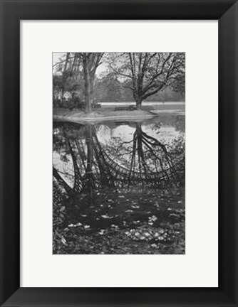 Framed Reflet de la Tour Eiffel, 1939 Print