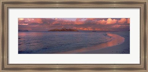 Framed Island in the during sunset, Veidomoni Beach, Mamanuca Islands, Fiji Print