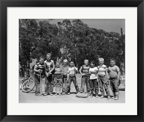 Framed 1950s Lineup Of 9 Boys In Tee Shirts With Bats Print